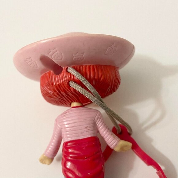 Clip On Plastic Strawberry Shortcake Figure Toy - Picture 11 of 15